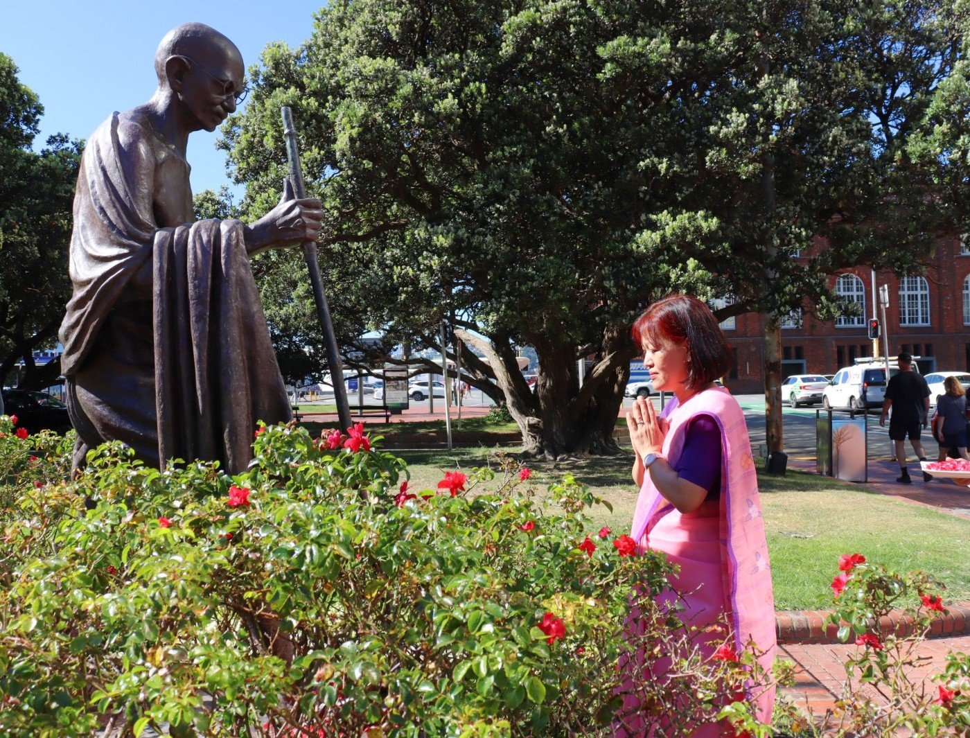 Ms. Muanpuii Saiawi, High Commissioner-designate, paid floral tribute at statue of Mahatma Gandhi upon her arrival in Wellington.