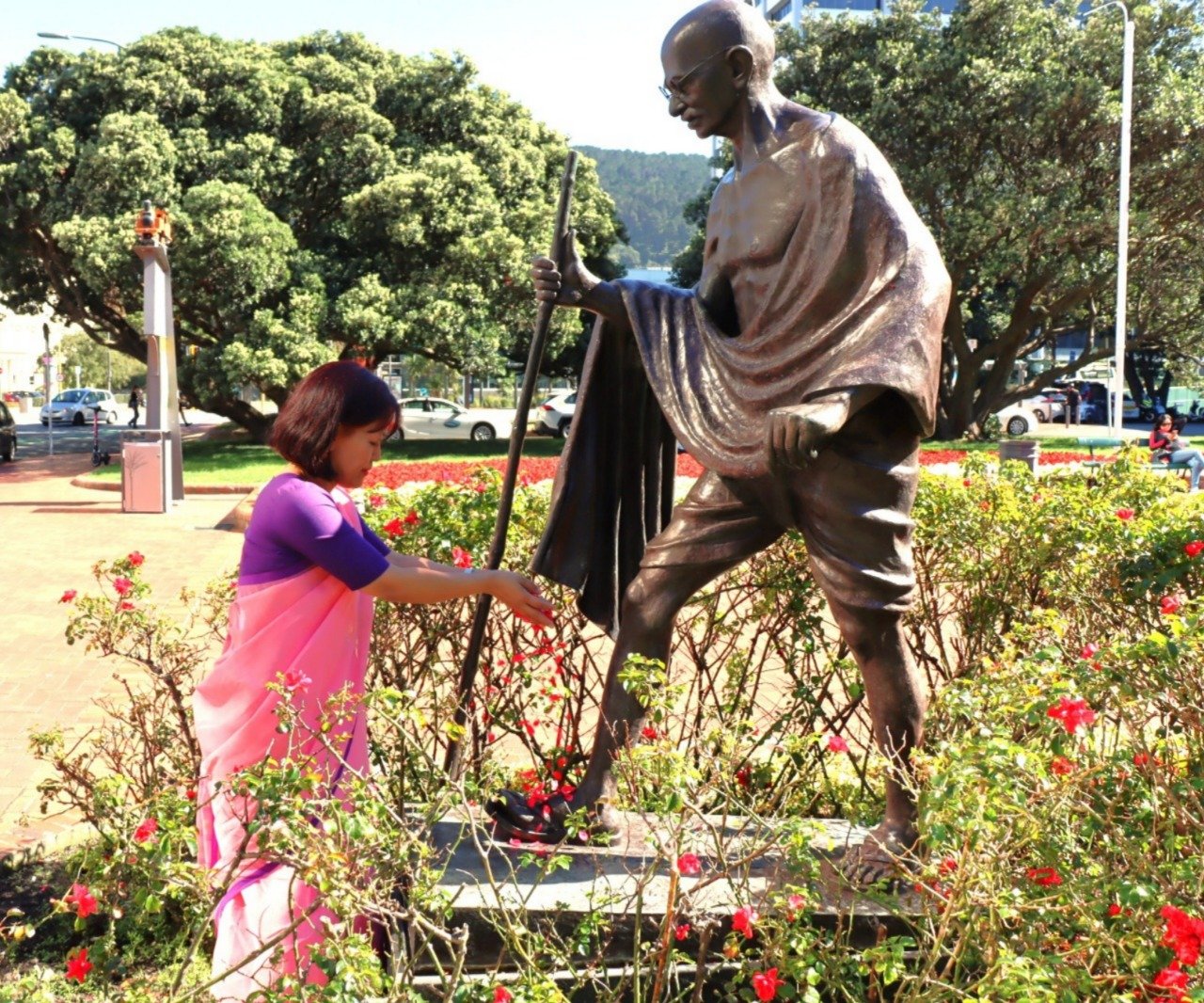 Ms. Muanpuii Saiawi, High Commissioner-designate, paid floral tribute at statue of Mahatma Gandhi upon her arrival in Wellington.