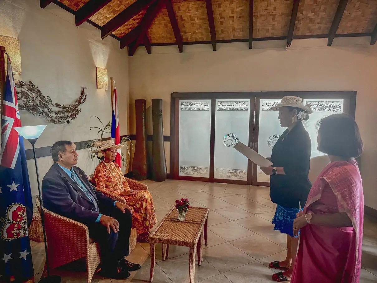 High Commissioner Muanpuii Saiawi presented her credentials to the King’s Representative of the Cook Islands H.E. Sir Tom Marsters and conveyed warm greetings on behalf of the President, the Govt and the people of India.