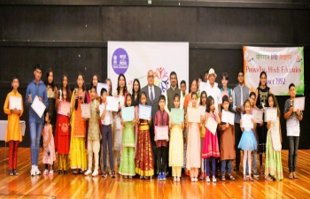 High Commission of India &amp; &#2357;&#2376;&#2354;&#2367;&#2306;&#2327;&#2381;&#2335;&#2344; &#2361;&#2367;&#2306;&#2342;&#2368; &#2357;&#2367;&#2342;&#2381;&#2351;&#2366;&#2354;&#2351;   (Wellington Hindi School) celebrated World Hindi Day 2022 at Bharat   Bhavan, Kilbirnie, Wellington. H.E. Muktesh K. Pardeshi gave awards to   the winners of the Hindi Essay writing &amp; Poster making competition.   Students of Wellington Hindi School presented many colourful   performances. High   Commission of India also celebrated Pravasi Bharatiya Divas 2022 at   Bharat Bhavan, Kilbirnie, Wellington. Sir Anand Satyanand, Former   Governor-General of New Zealand &amp; former PBD Awardee and Shri Deepak   Bhana, President, Wellington Indian Association Inc., also gave their   remarks on Pravasi Bharatiya Divas. Members of the Indian community   participated in a large number to make these two events successful.